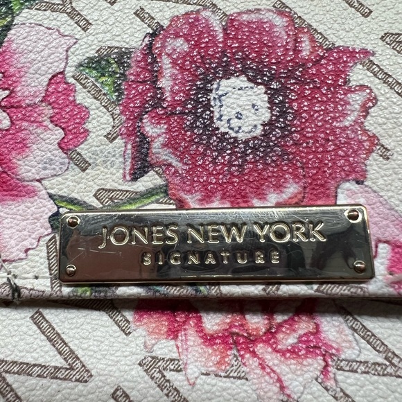 Jones Ny ladies trifold wallet - Picture 4 of 4